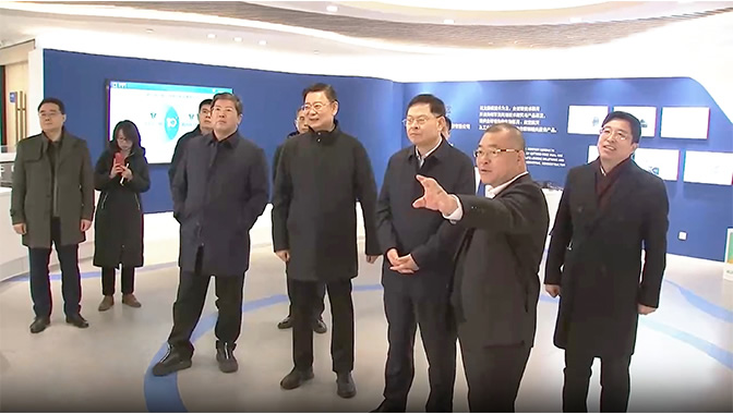 青島市委副書記、市長趙豪志調(diào)研青源峰達(dá)太赫茲關(guān)鍵技術(shù)研發(fā)和科技成果轉(zhuǎn)化工作